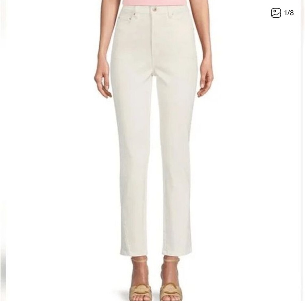 a loves a Women's Classic White Jeans
Size 27